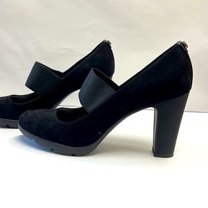 Anne Klein heels. Size 9 1/2.